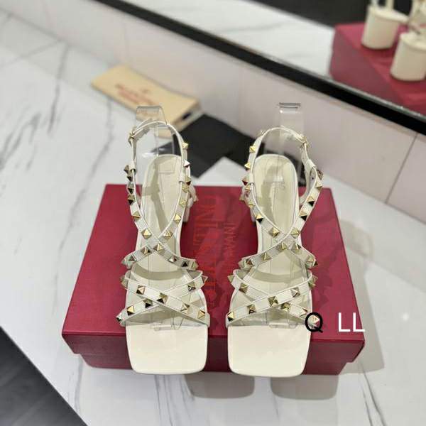 Picture of Valentino Shoes _SKUValentinosz35-40LL080220334